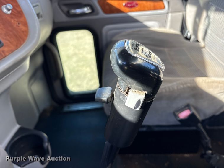 image for item ES8524 2009 Peterbilt 388 Truck tractor