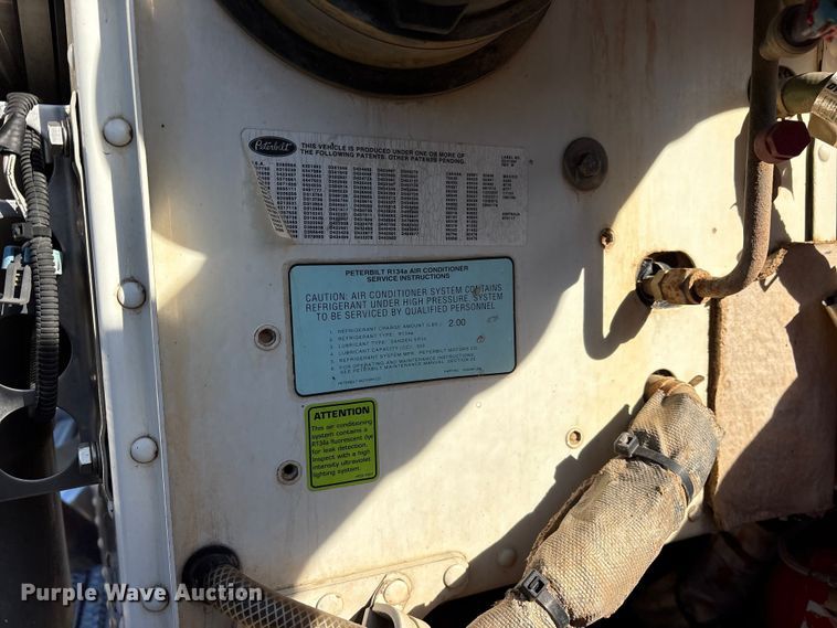 image for item ES8524 2009 Peterbilt 388 Truck tractor