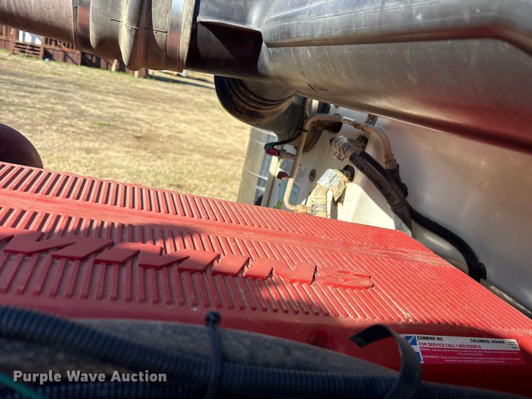 image for item ES8524 2009 Peterbilt 388 Truck tractor