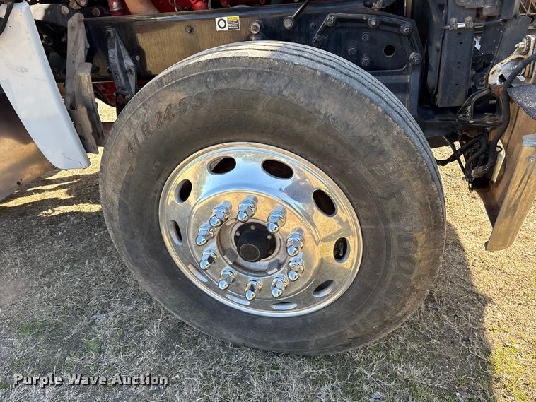 image for item ES8524 2009 Peterbilt 388 Truck tractor