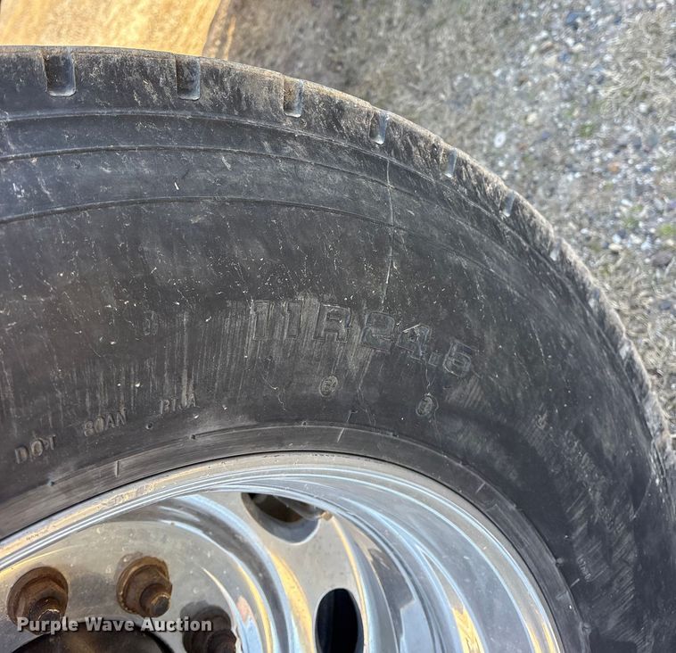 image for item ES8524 2009 Peterbilt 388 Truck tractor