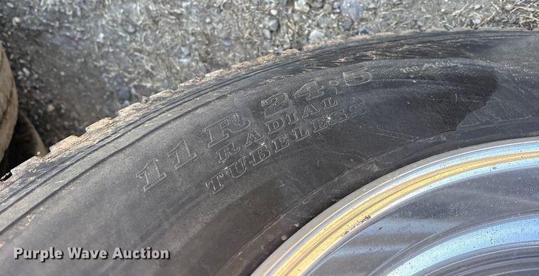 image for item ES8524 2009 Peterbilt 388 Truck tractor