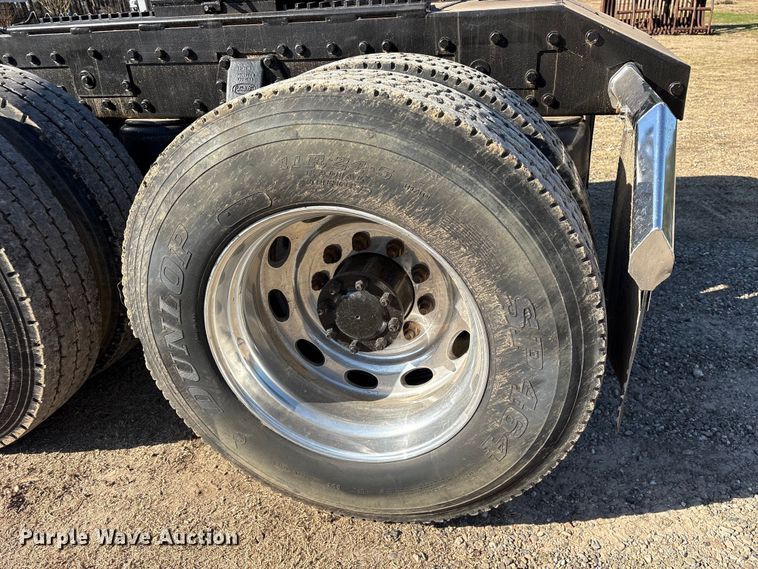 image for item ES8524 2009 Peterbilt 388 Truck tractor