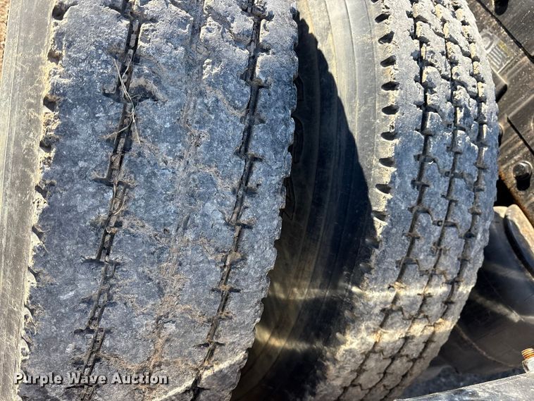 image for item ES8524 2009 Peterbilt 388 Truck tractor