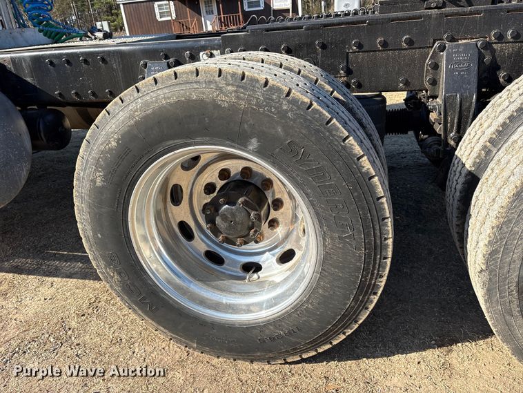 image for item ES8524 2009 Peterbilt 388 Truck tractor