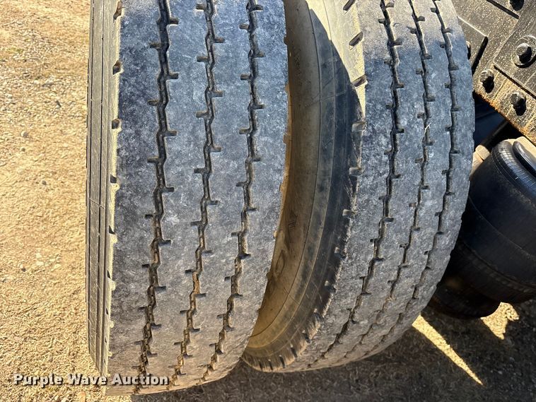 image for item ES8524 2009 Peterbilt 388 Truck tractor