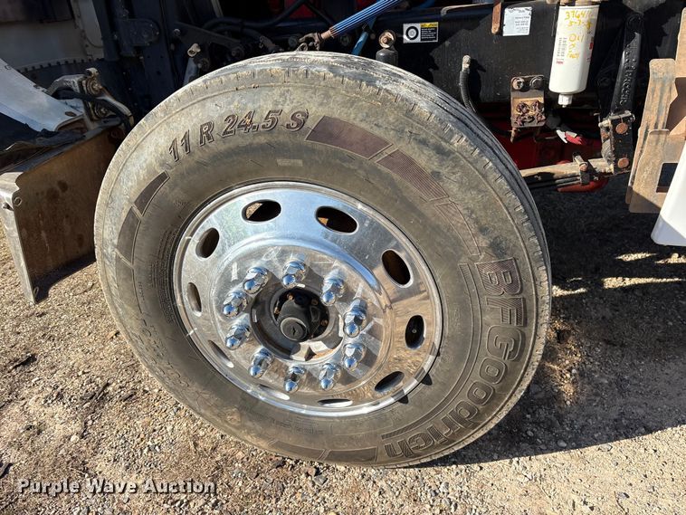 image for item ES8524 2009 Peterbilt 388 Truck tractor