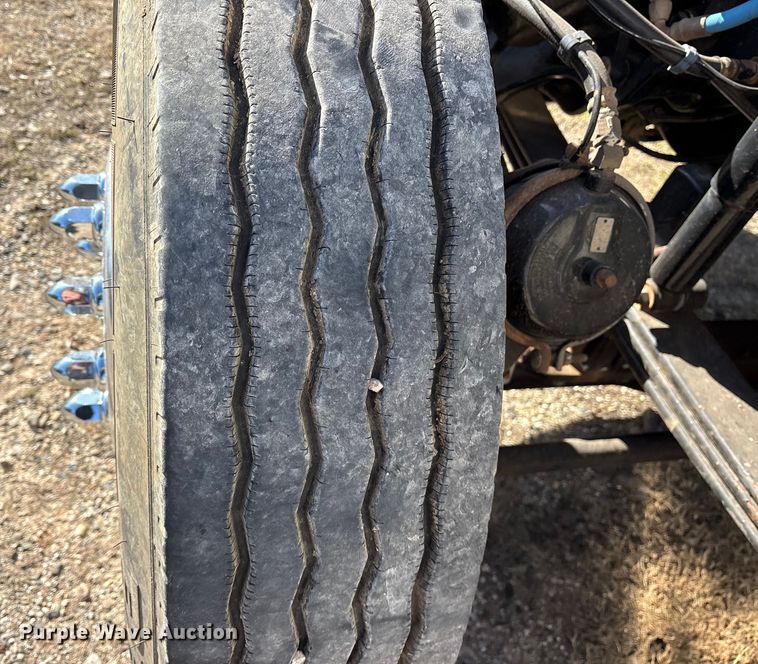 image for item ES8524 2009 Peterbilt 388 Truck tractor