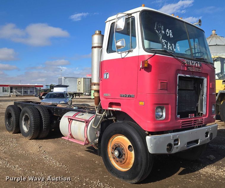 image for item ET1157 1978 White Motor Corporation Road Commander 2 truck cab and chassis