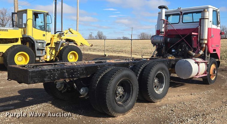 image for item ET1157 1978 White Motor Corporation Road Commander 2 truck cab and chassis