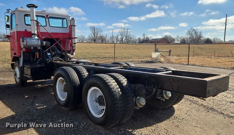 image for item ET1157 1978 White Motor Corporation Road Commander 2 truck cab and chassis