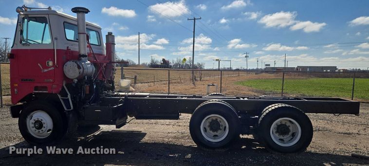 image for item ET1157 1978 White Motor Corporation Road Commander 2 truck cab and chassis