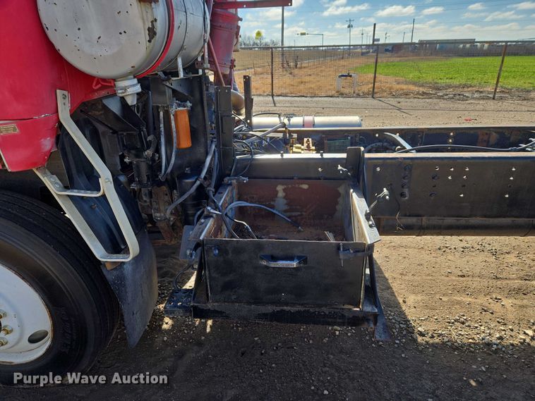 image for item ET1157 1978 White Motor Corporation Road Commander 2 truck cab and chassis