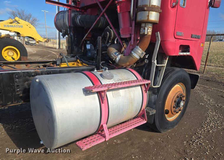 image for item ET1157 1978 White Motor Corporation Road Commander 2 truck cab and chassis