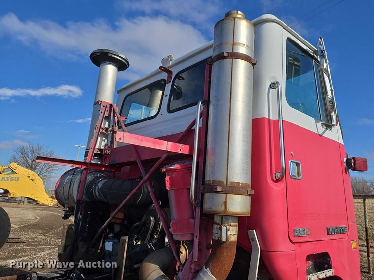 image for item ET1157 1978 White Motor Corporation Road Commander 2 truck cab and chassis