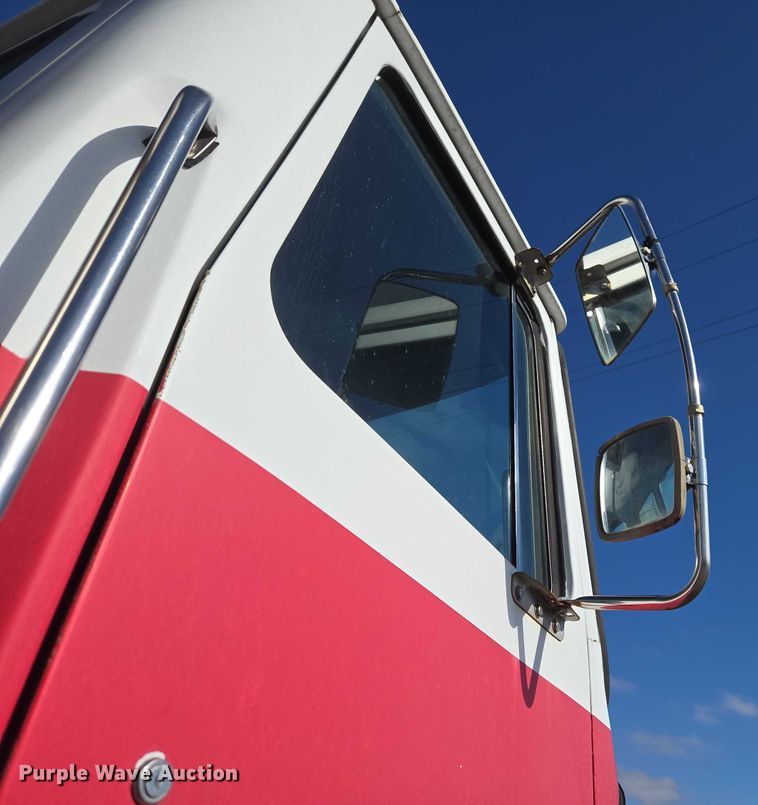 image for item ET1157 1978 White Motor Corporation Road Commander 2 truck cab and chassis