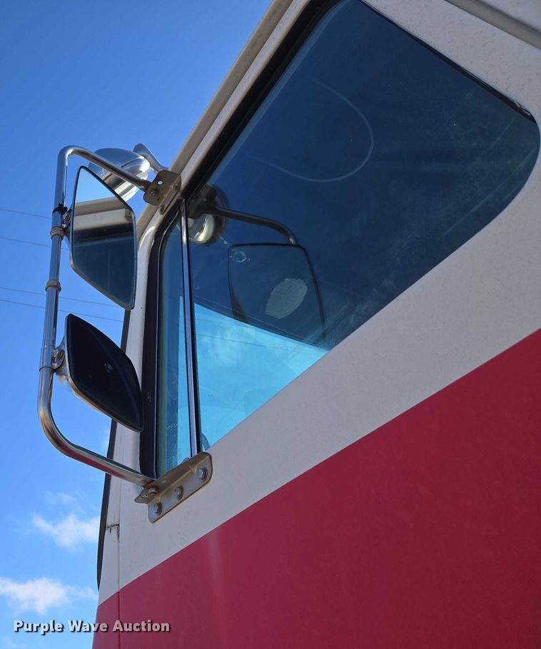 image for item ET1157 1978 White Motor Corporation Road Commander 2 truck cab and chassis