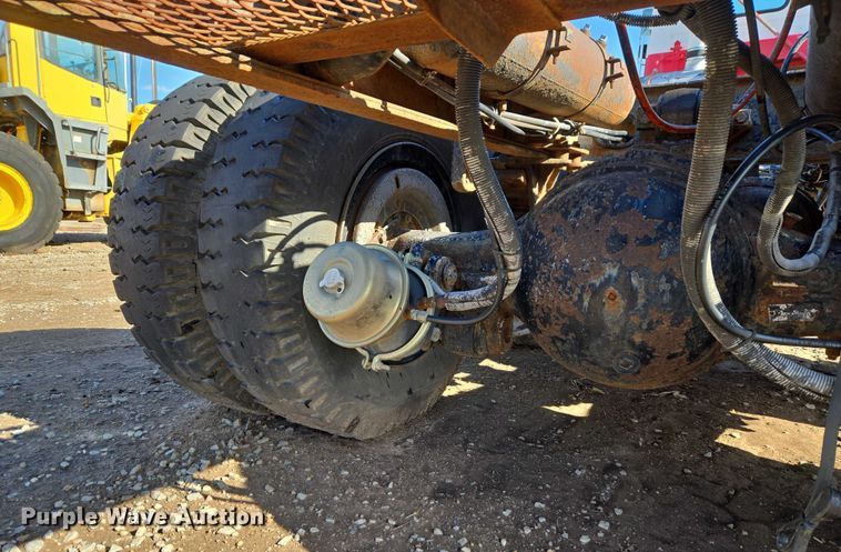 image for item ET1157 1978 White Motor Corporation Road Commander 2 truck cab and chassis