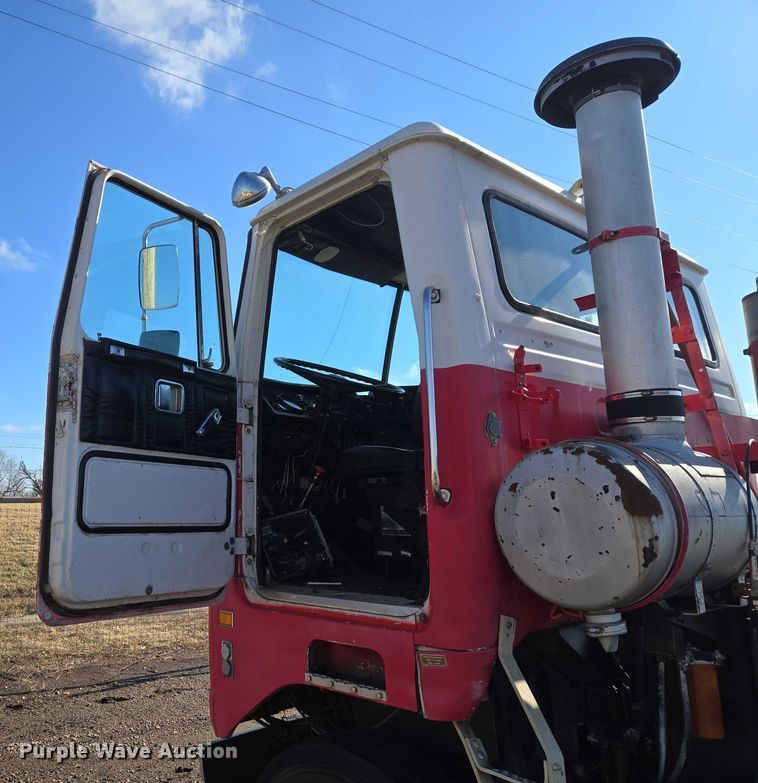 image for item ET1157 1978 White Motor Corporation Road Commander 2 truck cab and chassis