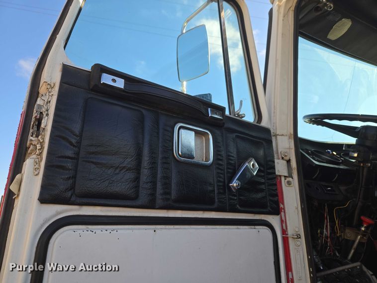 image for item ET1157 1978 White Motor Corporation Road Commander 2 truck cab and chassis