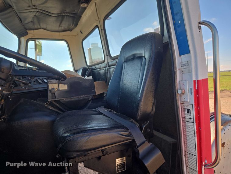 image for item ET1157 1978 White Motor Corporation Road Commander 2 truck cab and chassis