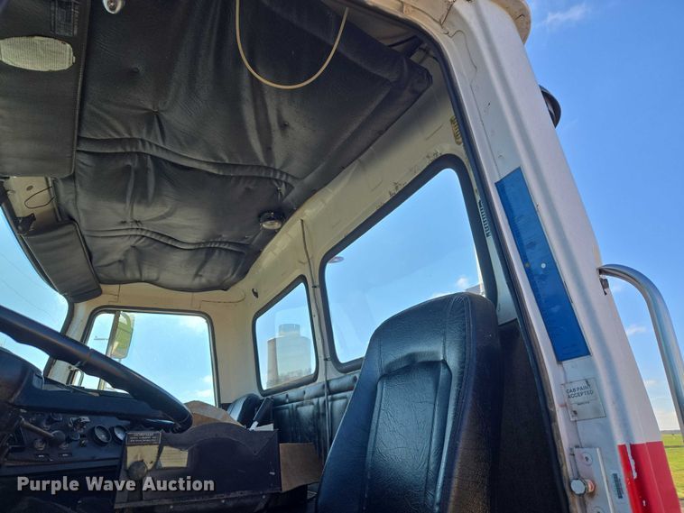 image for item ET1157 1978 White Motor Corporation Road Commander 2 truck cab and chassis