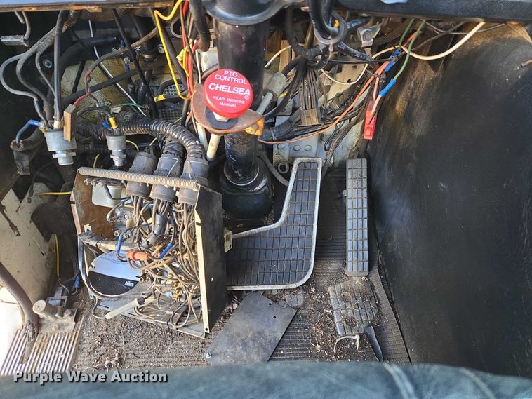 image for item ET1157 1978 White Motor Corporation Road Commander 2 truck cab and chassis