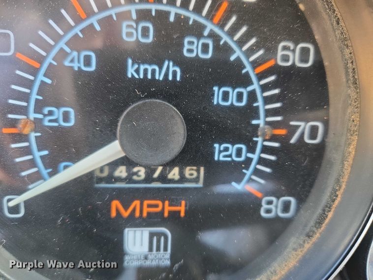 image for item ET1157 1978 White Motor Corporation Road Commander 2 truck cab and chassis