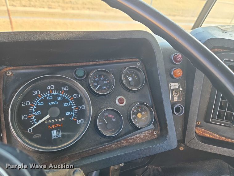 image for item ET1157 1978 White Motor Corporation Road Commander 2 truck cab and chassis