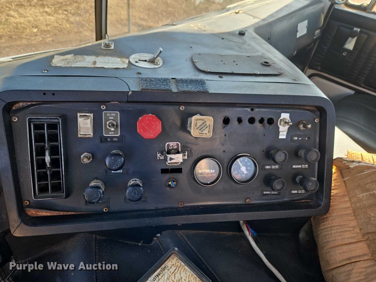 image for item ET1157 1978 White Motor Corporation Road Commander 2 truck cab and chassis