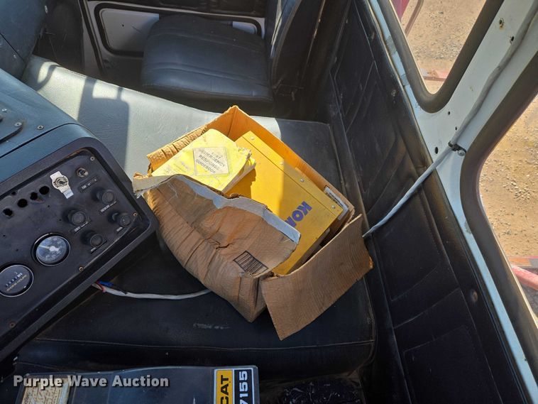 image for item ET1157 1978 White Motor Corporation Road Commander 2 truck cab and chassis