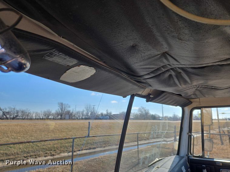 image for item ET1157 1978 White Motor Corporation Road Commander 2 truck cab and chassis