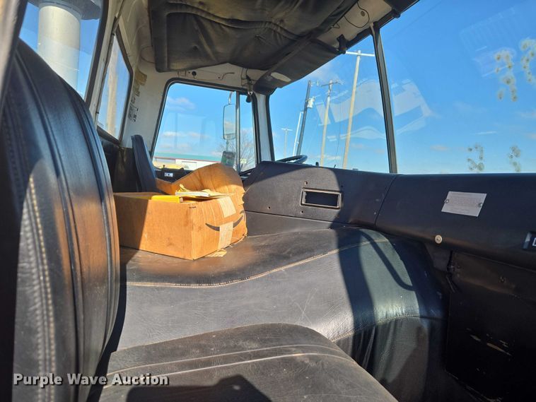 image for item ET1157 1978 White Motor Corporation Road Commander 2 truck cab and chassis