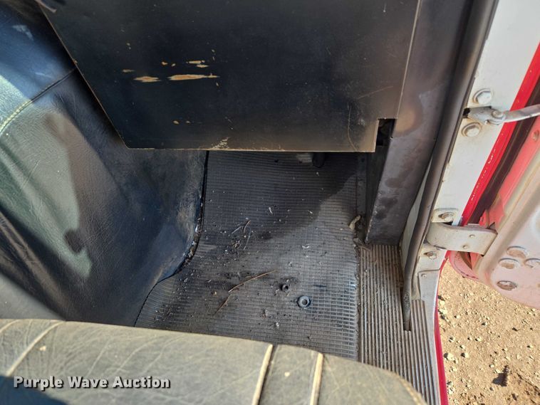 image for item ET1157 1978 White Motor Corporation Road Commander 2 truck cab and chassis