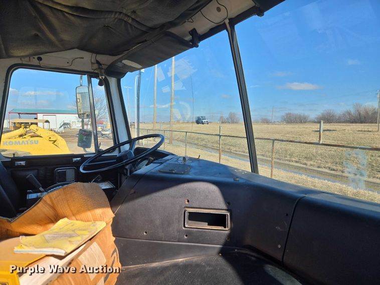 image for item ET1157 1978 White Motor Corporation Road Commander 2 truck cab and chassis