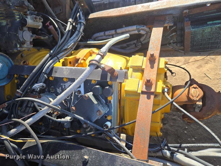 image for item ET1157 1978 White Motor Corporation Road Commander 2 truck cab and chassis