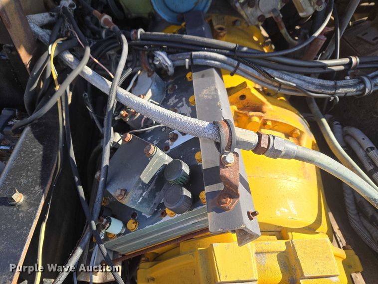 image for item ET1157 1978 White Motor Corporation Road Commander 2 truck cab and chassis