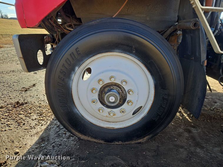 image for item ET1157 1978 White Motor Corporation Road Commander 2 truck cab and chassis