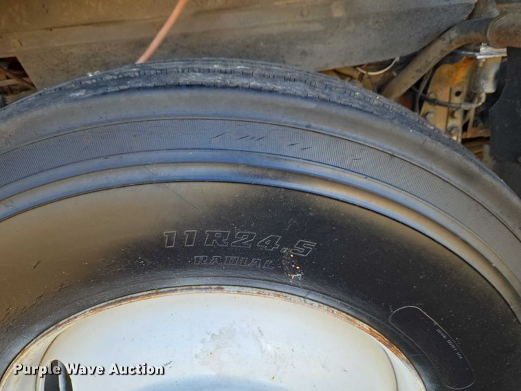 image for item ET1157 1978 White Motor Corporation Road Commander 2 truck cab and chassis