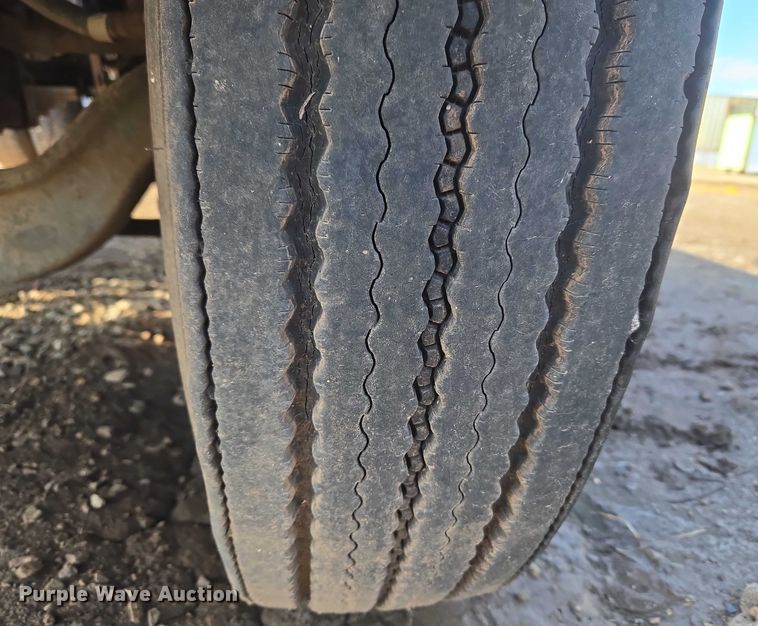 image for item ET1157 1978 White Motor Corporation Road Commander 2 truck cab and chassis