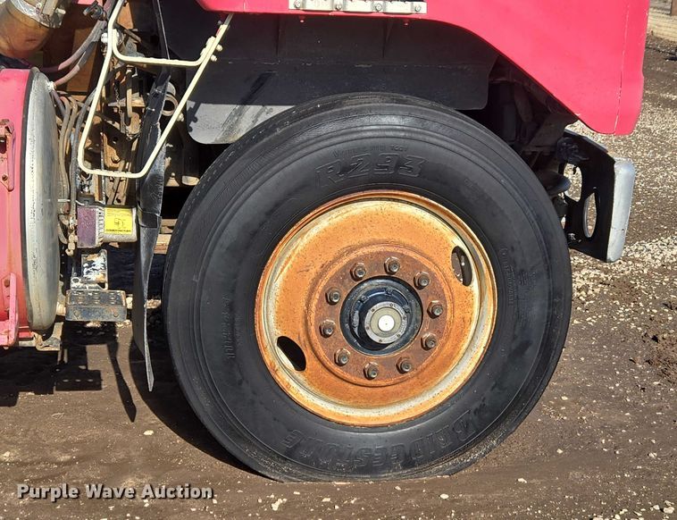 image for item ET1157 1978 White Motor Corporation Road Commander 2 truck cab and chassis