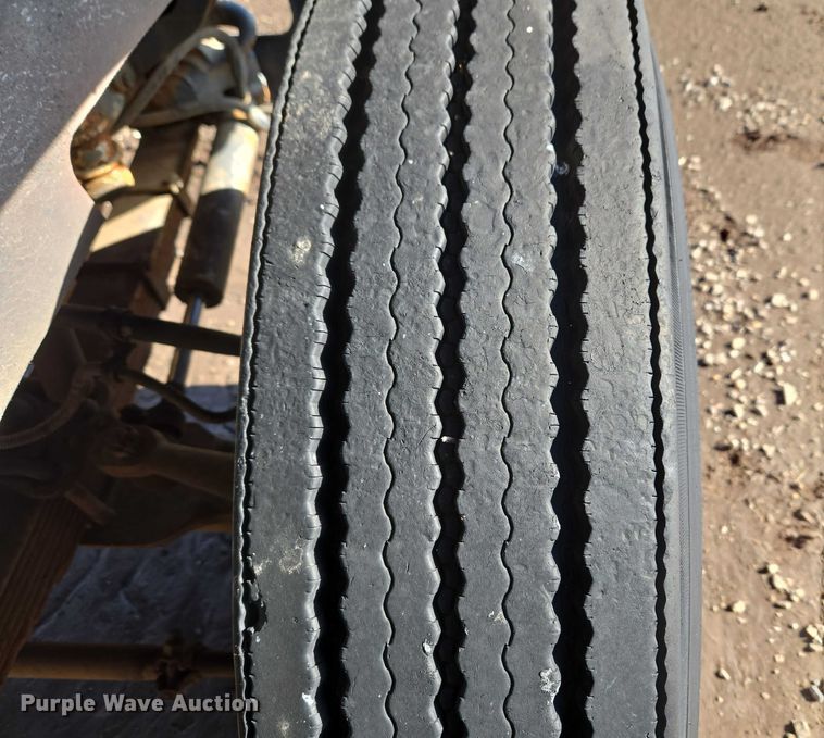 image for item ET1157 1978 White Motor Corporation Road Commander 2 truck cab and chassis