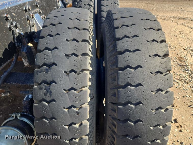 image for item ET1157 1978 White Motor Corporation Road Commander 2 truck cab and chassis