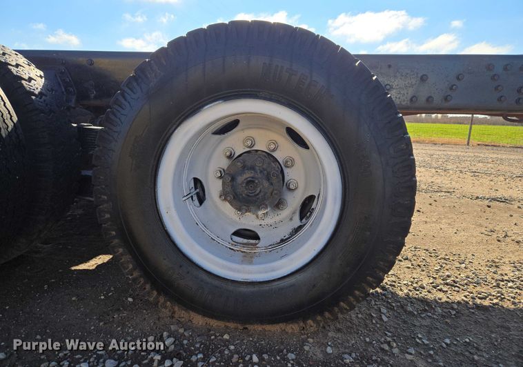 image for item ET1157 1978 White Motor Corporation Road Commander 2 truck cab and chassis