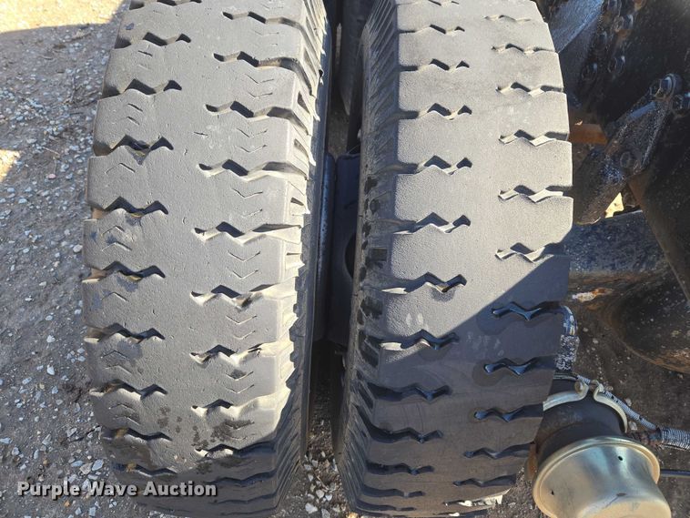 image for item ET1157 1978 White Motor Corporation Road Commander 2 truck cab and chassis