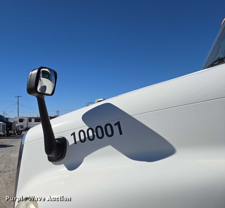 image for item ET1171 2017 Freightliner Cascadia semi truck