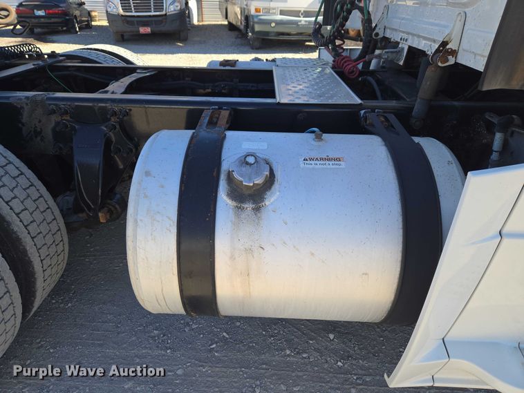 image for item ET1171 2017 Freightliner Cascadia semi truck