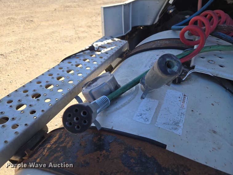 image for item ET1171 2017 Freightliner Cascadia semi truck