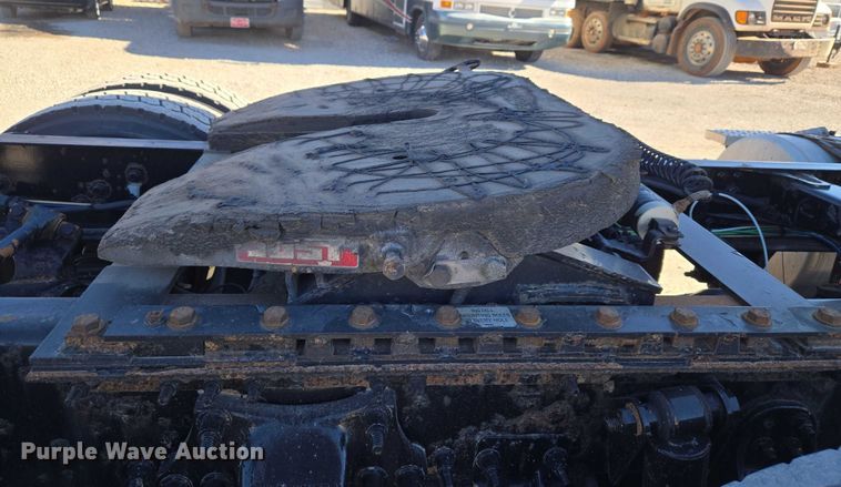 image for item ET1171 2017 Freightliner Cascadia semi truck