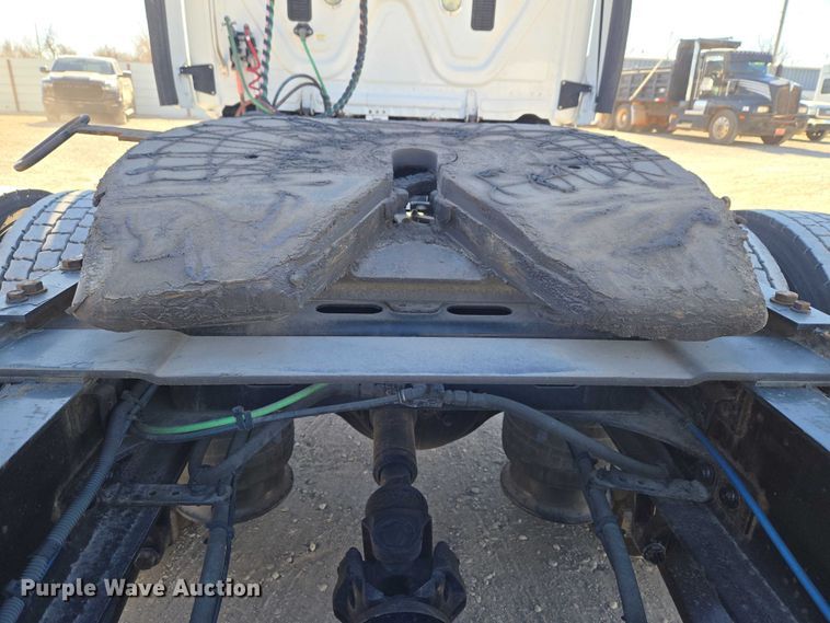 image for item ET1171 2017 Freightliner Cascadia semi truck